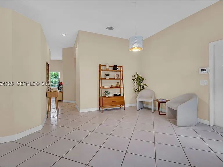 885 Tanglewood Cir #885 — Photo 19