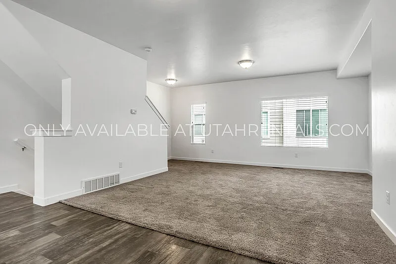 3 bed, 3.0 bath, 1824 sqft, $2,049 — Photo 3