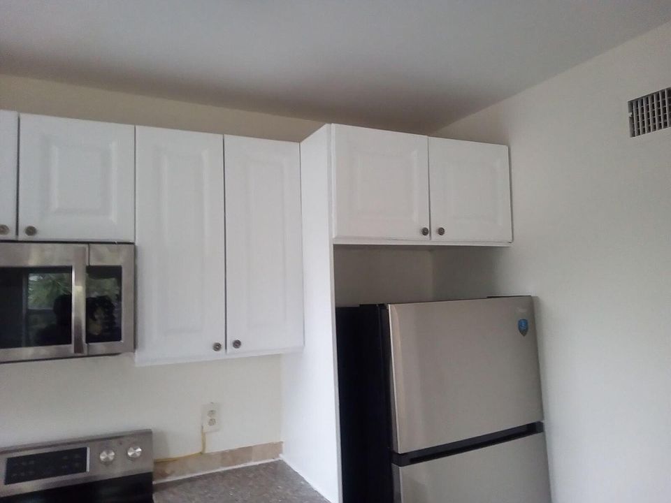 2nd image of 1813 N Tamarind Ave #1811