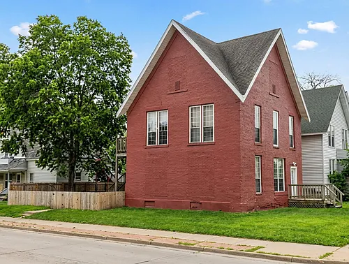 321 Earl St Photo 1