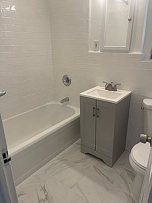 4th image of 240 E 52nd St #3W