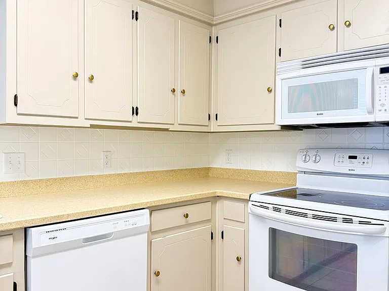 1039 Harris Ln — Photo 10