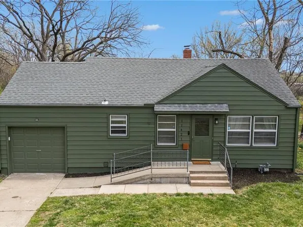 11421 Applewood Dr, Kansas City, MO 64134