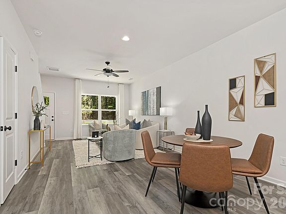 3rd image of 3009 Sloan Dr