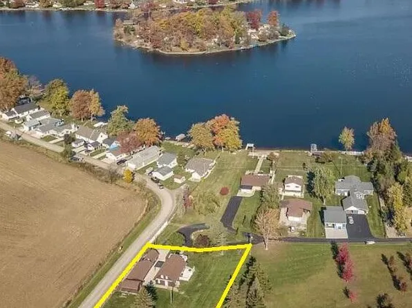 595 Rolling Meadows Dr, Hudson, MI 49247