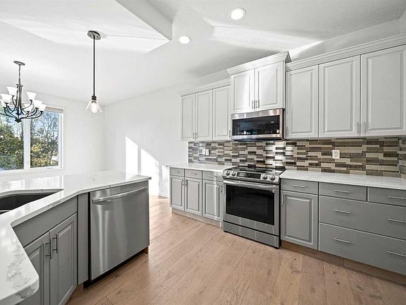 4th image of 116 E Allwright Close