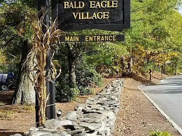 23 E Foxboro Ln, West Milford, NJ 07480