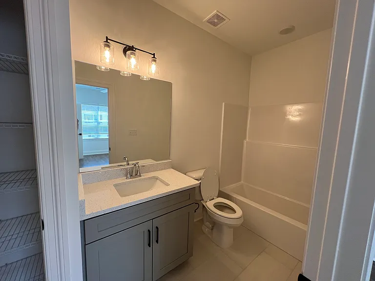 512 Rosewood Ln — Photo 14