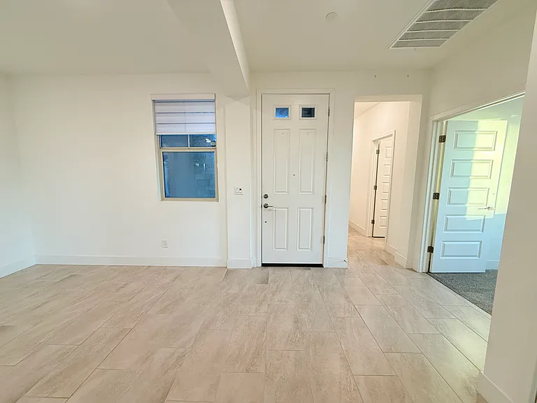 12920 Knightsbrook Ave — Photo 4