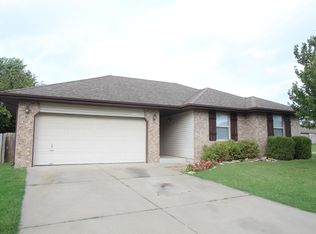 1135 N Hutchinson Ave, Springfield, MO 65803