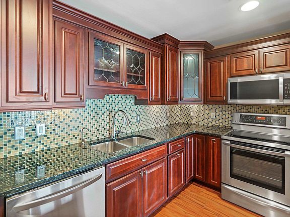 5th image of 207 Shearwater Ct W APT 63