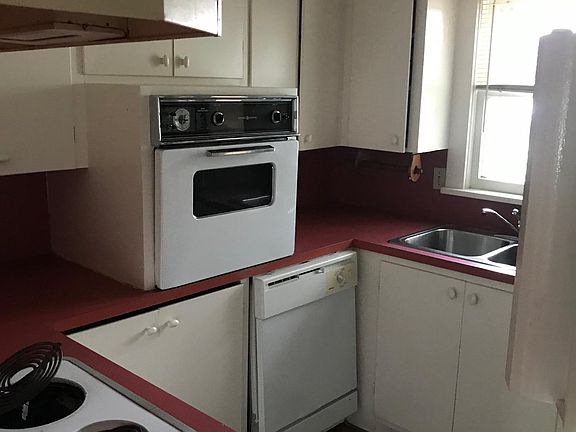 3rd image of 719 Deans Row Ave Floor 1