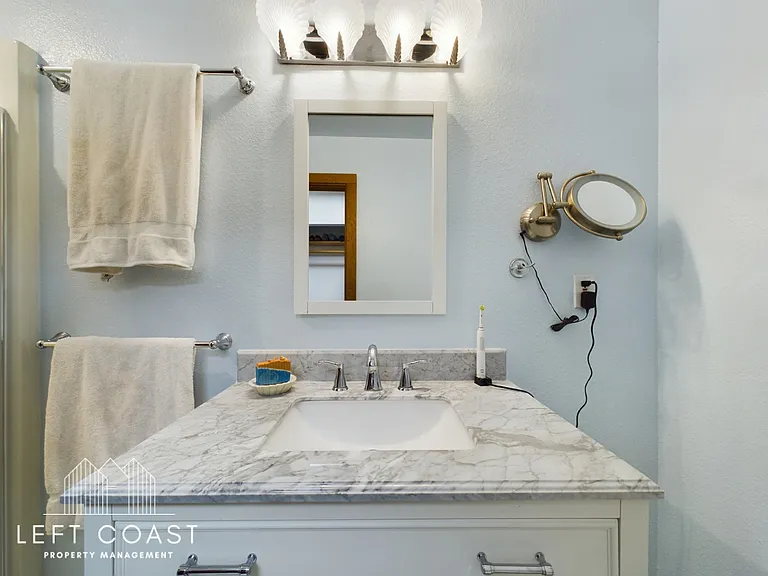 1033 NW Inlet Ave — Photo 33