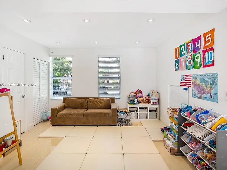152 SW 20th Rd — Photo 14