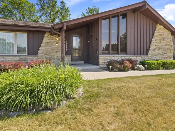13885 W Crawford DRIVE, New Berlin, WI 53151