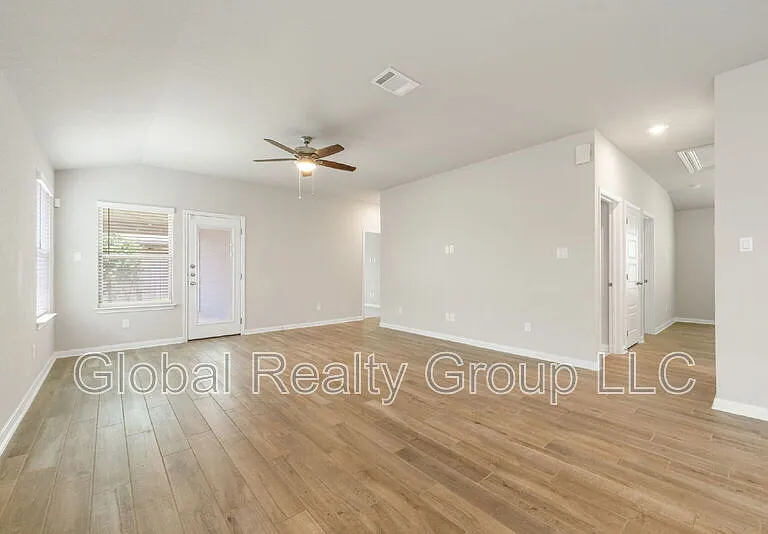 1220 Ella Xing — Photo 6