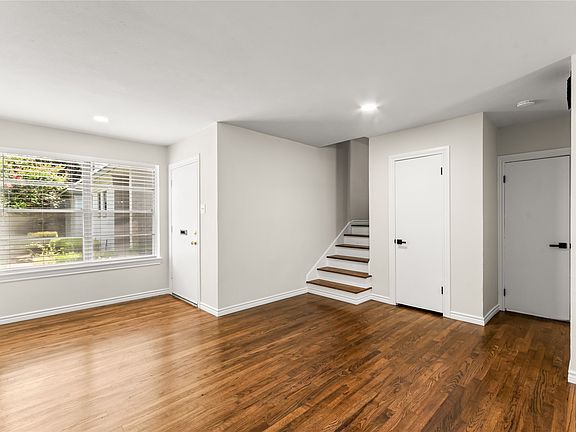 4th image of 4941 N Hall St