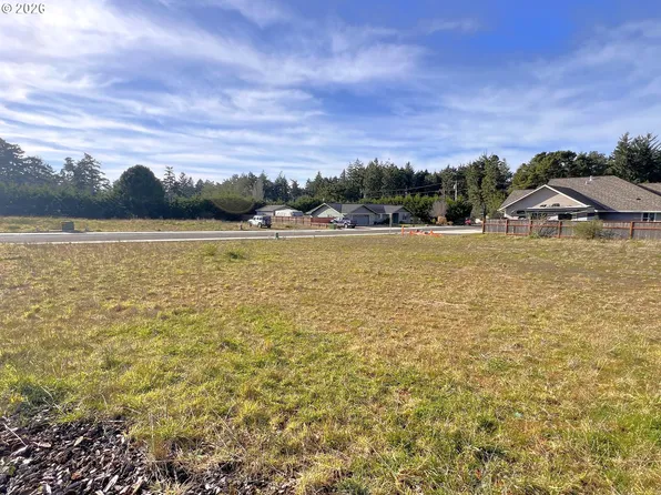 1090 Park Ave, Coos Bay, OR 97420