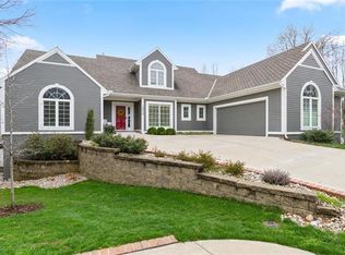 7870 Howe Cir, Prairie Village, KS 66208