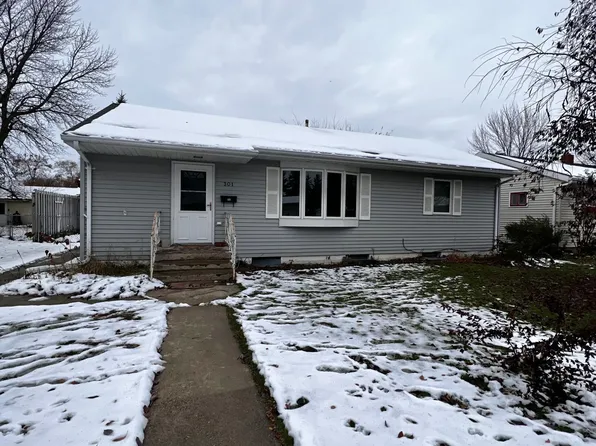 301 Maple Ave S, Thief River Falls, MN 56701