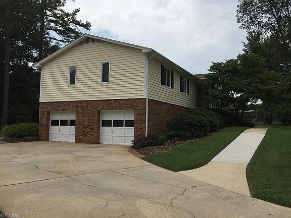 2nd image of 304 Wyndwood Dr