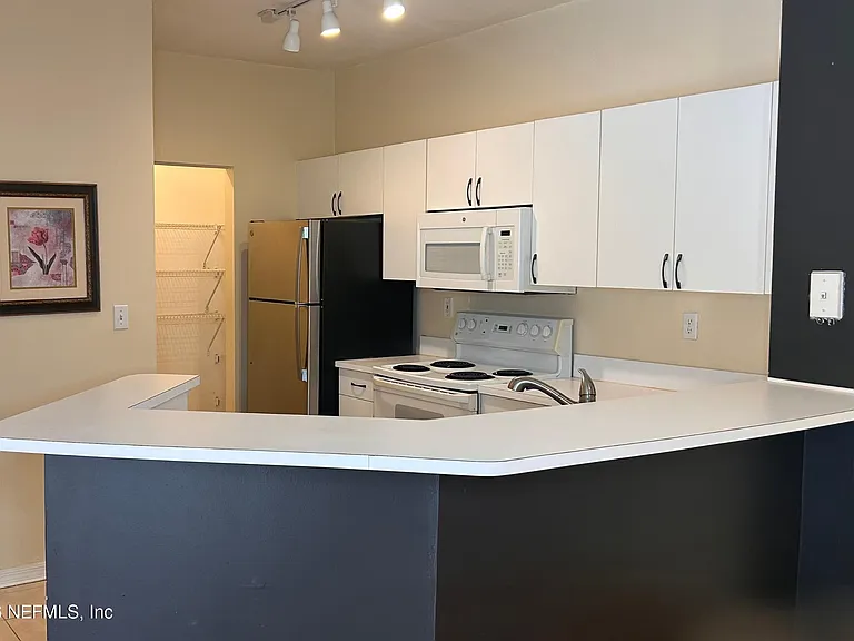 610 Fairway Dr #207 — Photo 21