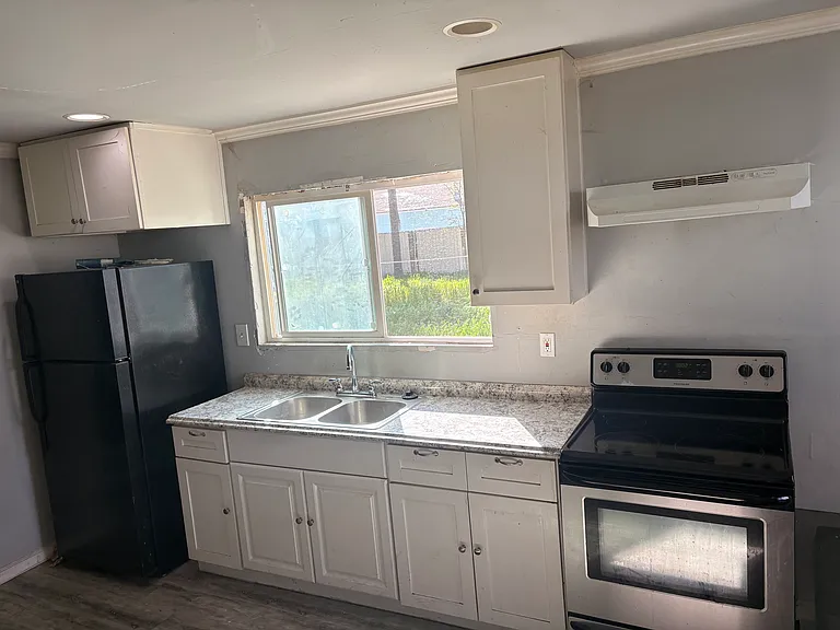 4900 Sorento Rd #B — Photo 2