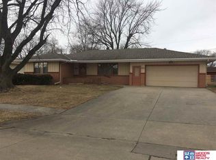 1717 Pleasant View Ave, Beatrice, NE 68310