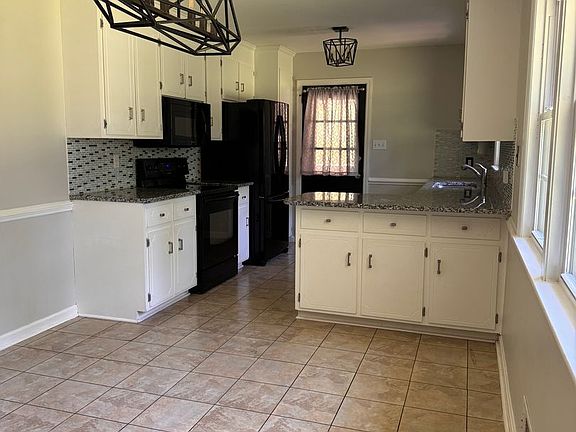2nd image of 104 Dawnridge Dr
