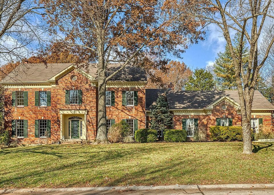 1st image of 915 Arlington Oaks Ter