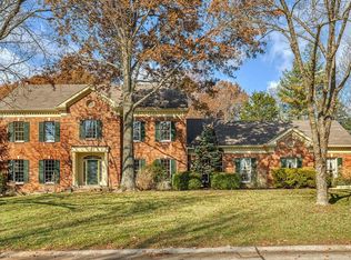 915 Arlington Oaks Ter, Town and Country, MO 63017