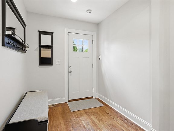 2nd image of 82 Lincoln Park
