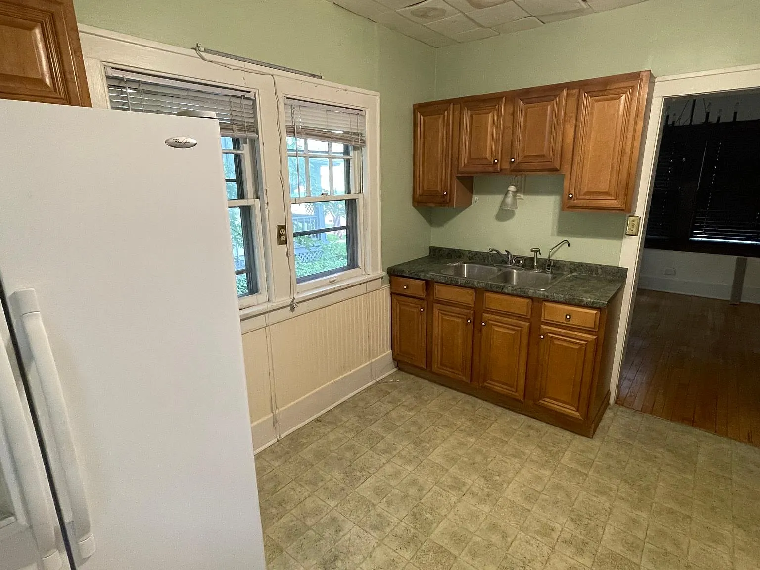 129 Hinman Ave — Photo 4