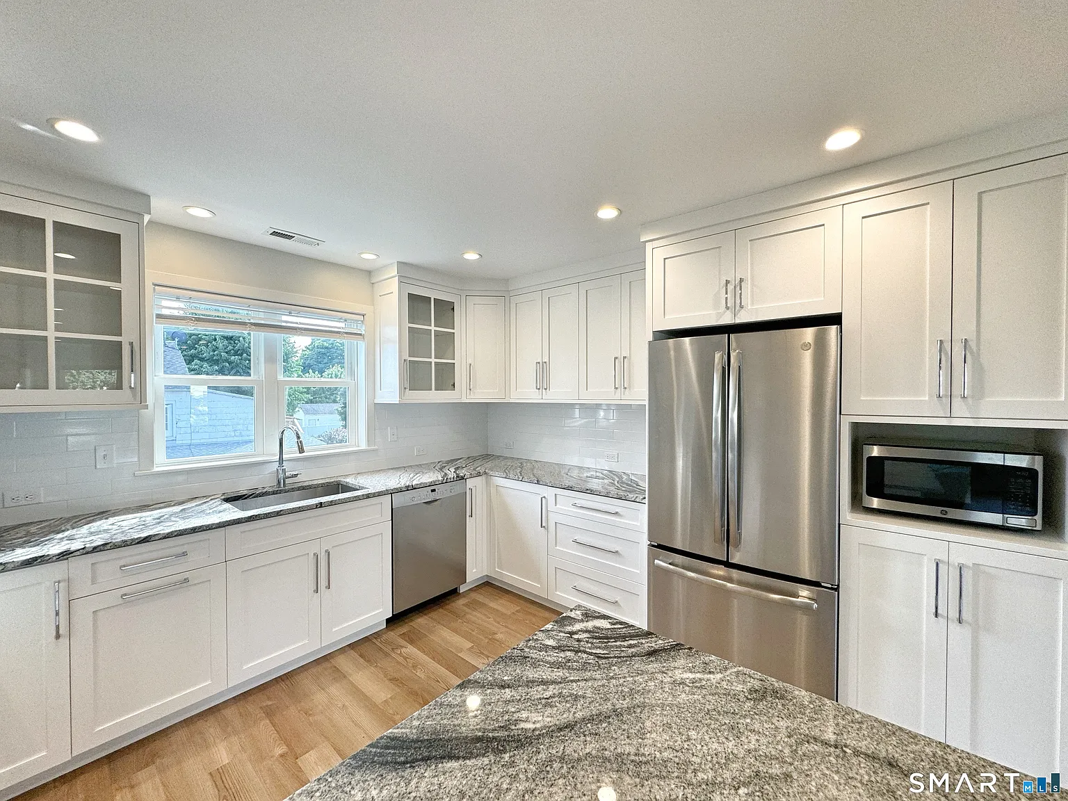 3 bed, 2.0 bath, 1500 sqft, $3,495 — Photo 3