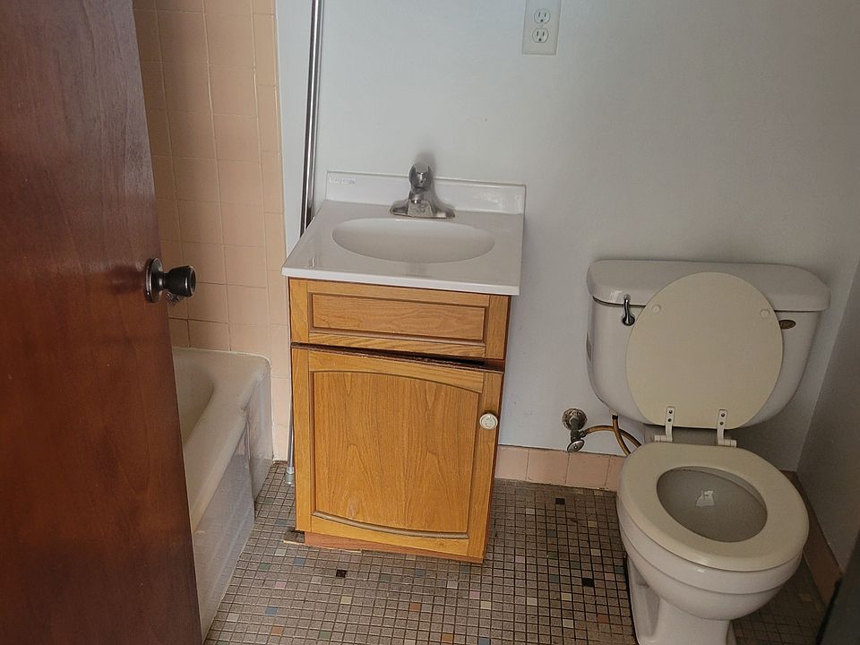 2nd image of 6535 W Beloit Rd APT 2