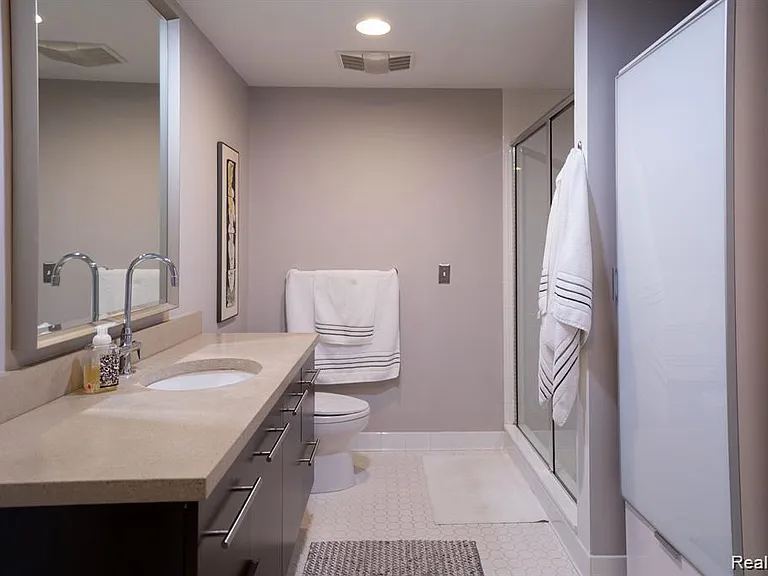 111 N Main St #303 — Photo 8