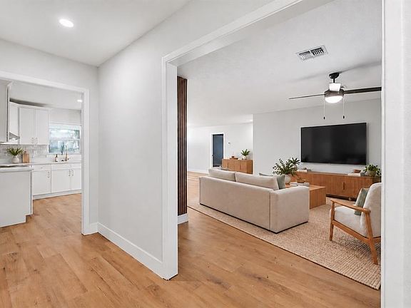 3rd image of 3023 ROCKINGHAM CIRCLE