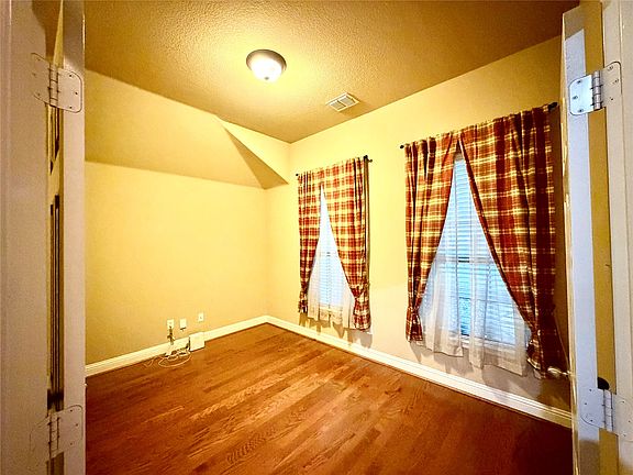 4th image of 258 Vernon Dr