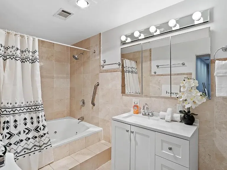1450 W Webster Ave #2 — Photo 16