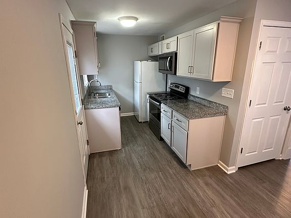 2nd image of 209 Myrtle Ave