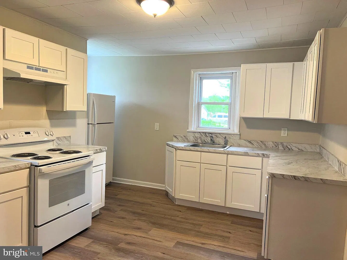 2 bed, $1,650 — Photo 3