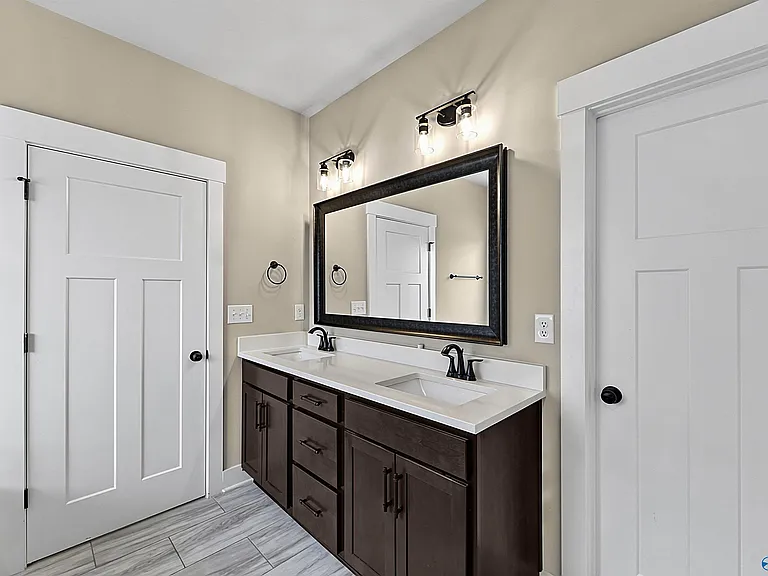114 Hudson River Dr — Photo 27