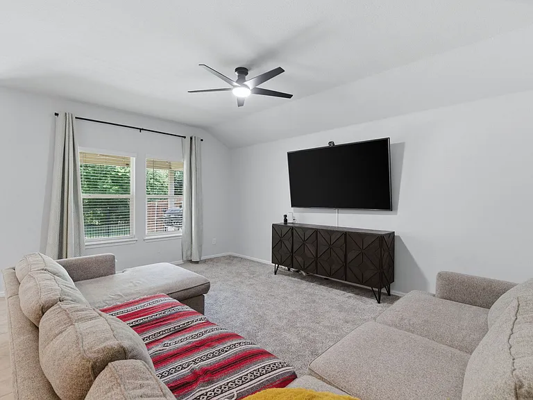 16308 Caledonia Ct — Photo 23