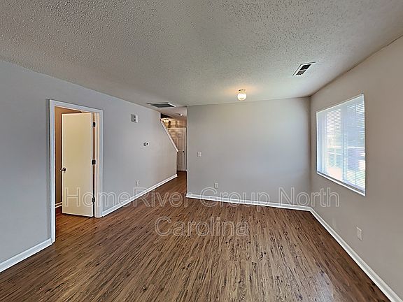 3rd image of 801 Stockport Way