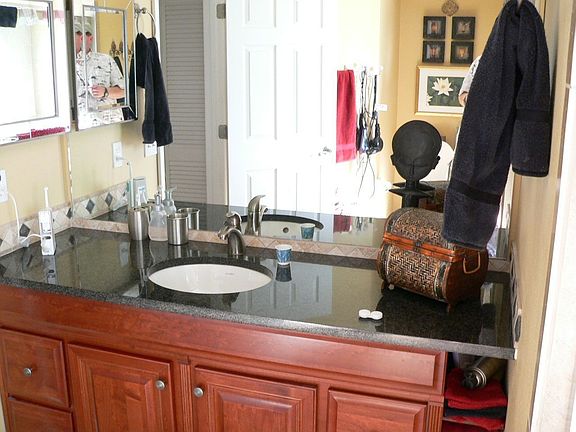 master vanity/granite