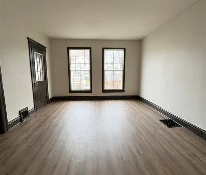 1011 Windsor Ave — Photo 2