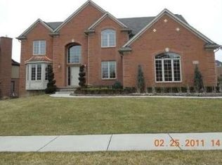 2648 Hawthorne Dr N, Shelby Township, MI 48316