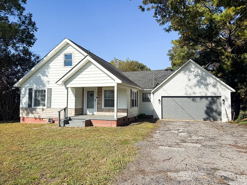 269 E Main St