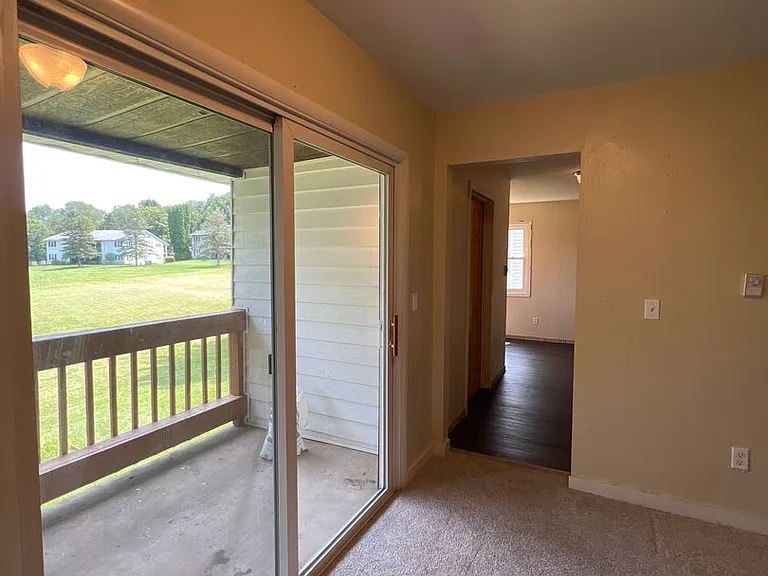 704 Torrey Ln — Photo 6