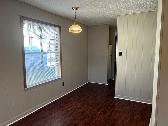 3rd image of 213 Oak Ln #A